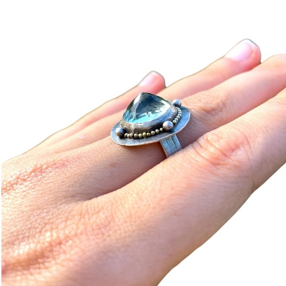 Artisan made on Maui  925 Faceted Pale green sapphire Dome Ring with 14k balls - Picture 3 of 7